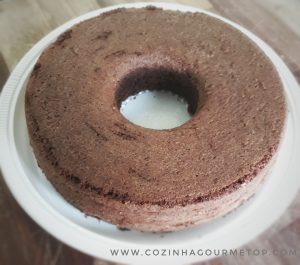Receita bolo caseiro de chocolate 300x265 - Bolo Caseiro para Vender Como Fazer