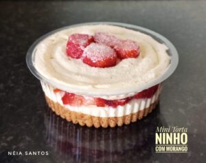 ninho com morango 300x237 - Doces Para vender Descubra os mais Procurados no iFood